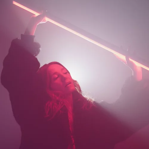 Για την Kat Valastur, ο χορός είναι μια πράξη ελευθερίας και επαναπροσδιορισμού