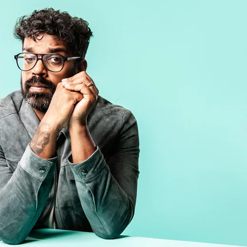 Must παραστάσεις για τους λάτρεις της παγκόσμιας stand-up σκηνής