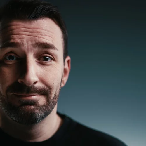 Ο Γιώργος Χατζηπαύλου φέρνει ξανά τον "Ελέφαντα" στην Αθήνα