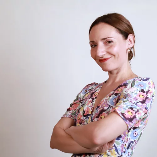 Όσα μας είπε η Ελένη Βλάχου για τον ποιητικό και σύγχρονο "Συρανό" της