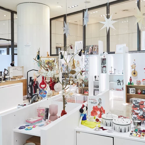 Περίτεχνα δώρα από τα πωλητήρια μουσείων - χώρων τέχνης και άλλες funky προτάσεις για χριστουγεννιάτικο shopping