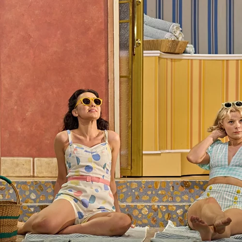 "Πολύ κακό για το τίποτα" σε δορυφορική προβολή από το Λονδίνο