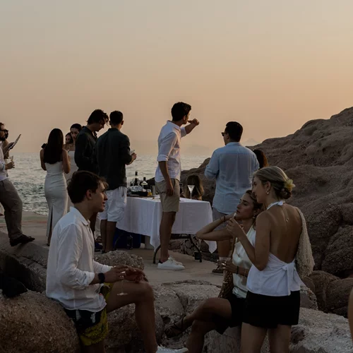 Ασυνήθιστα δείπνα, βιβλιαναγνώσεις και καλλιτεχνικά "μεθύσια": Ανακαλύπτοντας τις λέσχες της Αθήνας