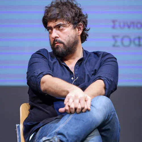 Αποκλειστικό: Ο Δημήτρης Καραντζάς αναμετριέται με το "Καθαροί Πια" της Σάρα Κέιν