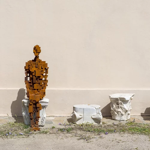 Η Δήλος αποκτά το πρώτο της έργο σύγχρονης τέχνης