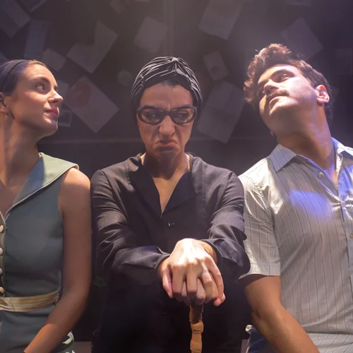 Το θέατρο Σημείο γεμίζει για λίγο ακόμα με "αστΕΡΩΣκονη"