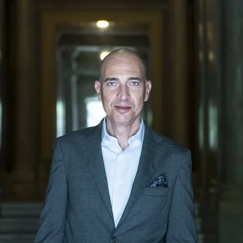 Γιάννης Μόσχος: "Ο καλλιτεχνικός διευθυντής του Εθνικού Θεάτρου πρέπει να παράγει καλλιτεχνικό έργο, ενώ ασχολείται μέχρι και με την αλλαγή μιας λάμπας"