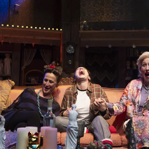 "John": Τελευταίες παραστάσεις στο Δίπυλον