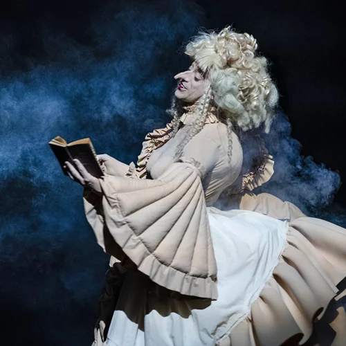 O αποκαλυπτικός Ευριπίδης Λασκαρίδης επιστρέφει στη Στέγη με το "Elenit"