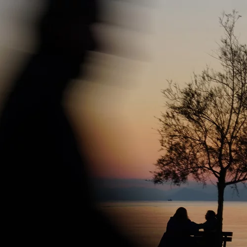 "Into the Silence": Ζιν και φωτογραφία σε μία βιωματική έκθεση