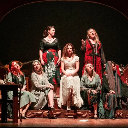 Τέσσερις γυναίκες του πενταγράμμου εμφανίζονται στο θέατρο