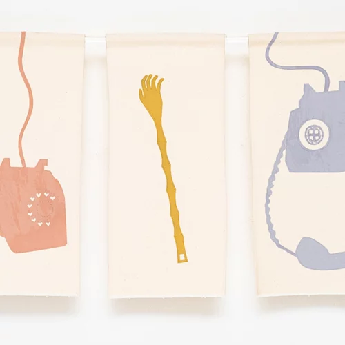 Απόφοιτοι εικαστικοί του Αμερικανικού Κολλεγίου Ελλάδος στη στοά του Moxy Athens City