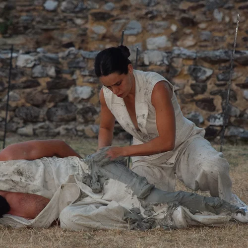 Μια σκηνοθετική τελετουργία του Μοσχόπουλου στον μαγικό Άγιο Αχίλλειο