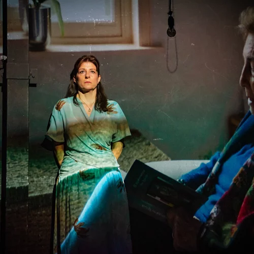 "Η αρραβωνιαστικιά του Αχιλλέα": Η Γιασεμί Κηλαηδόνη και η γενιά που διεκδίκησε να αλλάξει τον κόσμο