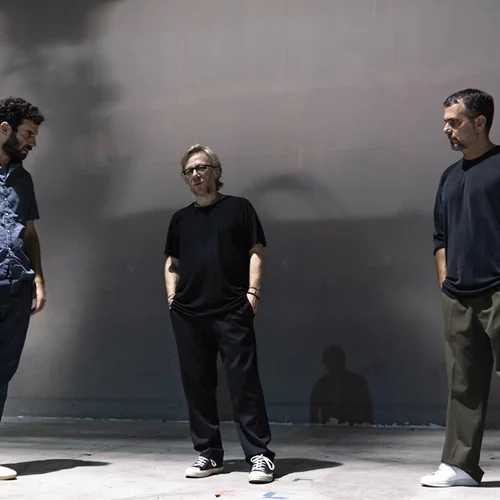 Πώς η τζαζ αλληλεπιδρά με τη ζωγραφική; Το Dimitris Tsakas Trio δίνει την απάντηση