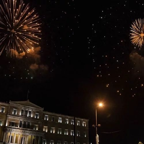 Θεαματική Παραμονή Πρωτοχρονιάς στο Σύνταγμα!