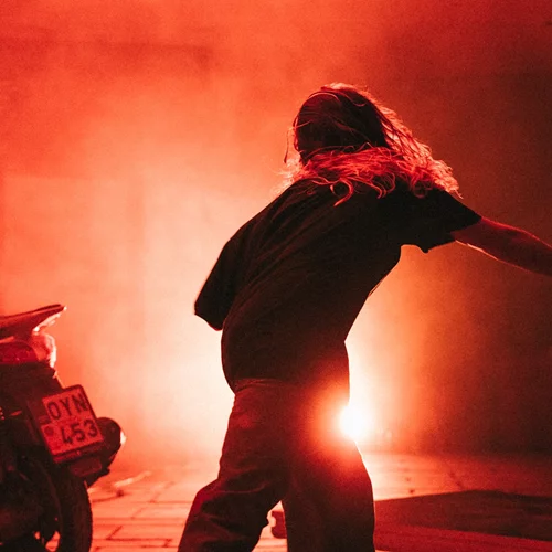 "In a Bright Green Field" στο Μουσείο Μπενάκη: Καλλιτέχνες φαντάζονται πιθανές εκδοχές του μέλλοντος