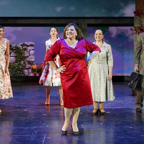 Μια θριαμβευτική πρεμιέρα στο κατάμεστο ΔΕΗ Θέατρο Άλσος- Οι πρώτες εικόνες από τη μουσικοθεατρική παράσταση