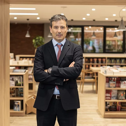 Ο Κωνσταντίνος Παπαδόπουλος των εκδόσεων Διόπτρα απαντά σε δέκα δύσκολες ερωτήσεις