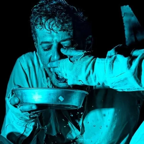 Τρίτη σεζόν για τον "Κοιμώμενο Χαλεπά, ο σαλός άγιος" που αλλάζει θέατρο