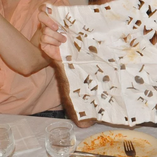 "Desmos": Από δείπνα με μακαρονάδες σε μια εικαστική έκθεση