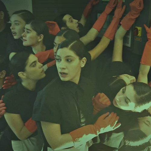 Η ομάδα Disarters μας συστήνεται με μια δική της ανάγνωση στις "Δούλες" του Ζαν Ζενέ