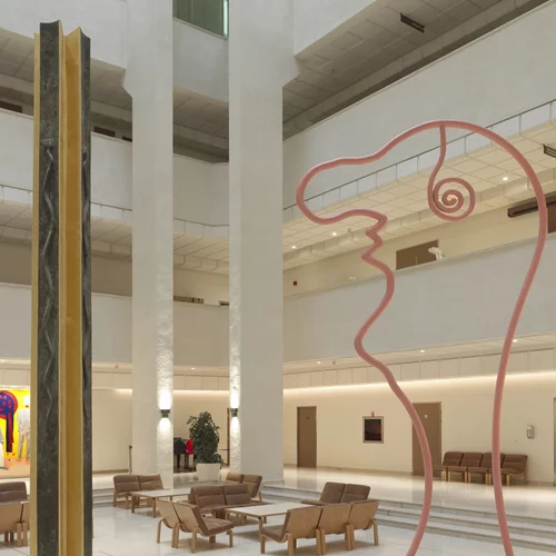 Γιατί το Ωνάσειο Νοσοκομείο έχει γεμίσει με έργα τέχνης;