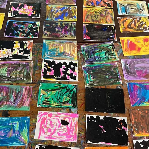 Καλλιτέχνες με νοητικές αναπηρίες συνθέτουν το δικό τους εικαστικό λεξιλόγιο