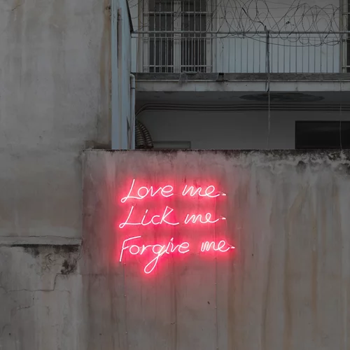 "trifles and troupes, everything lies under the surface": Πώς μικρές καταστροφές διαμορφώνουν την ιστορία