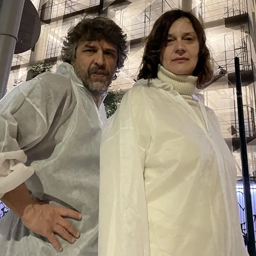 O Κώστας Κουτσολέλος και η Δώρα Στυλιανέση γράφουν για "Το παλτό και μία ιστορία υδρωπικίας"