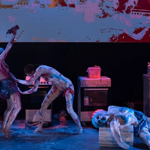 Πάθος, μύθοι και σύγχρονη τέχνη στον κόσμο του "Holy Bitch!"