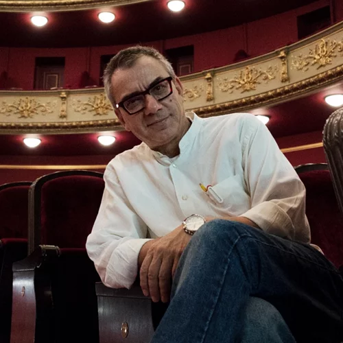 Νίκος Διαμαντής: "Στόχος του θεάτρου είναι να συγκρούεται, όχι να κολακεύει"