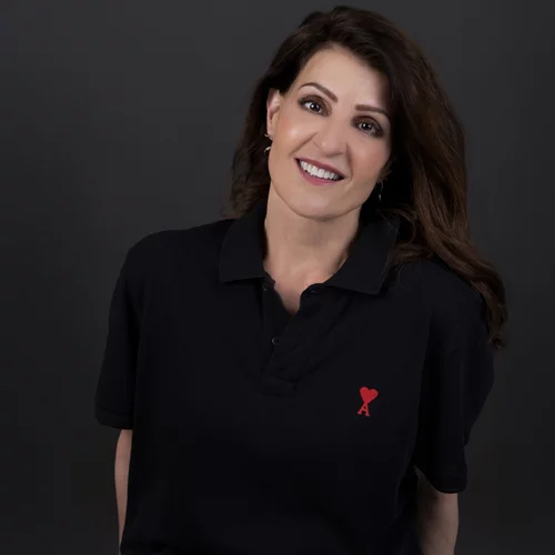 Η Νία Βαρντάλος έρχεται στο Παλλάς με το "Tiny beautiful things" μία παράσταση-κατάθεση ψυχής