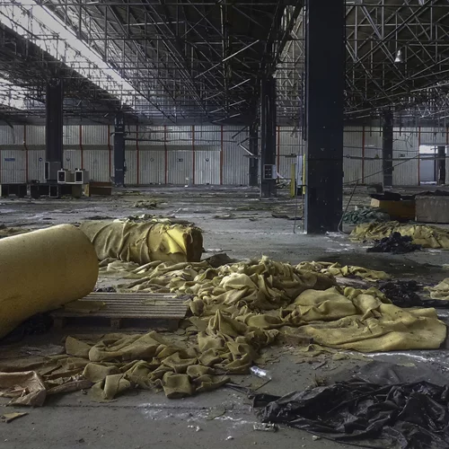 Ένα παλιό εργοστάσιο αυτοκινήτων αναβιώνει μέσω μιας πολυμεσικής έκθεσης στον "Ελληνικό Κόσμο"