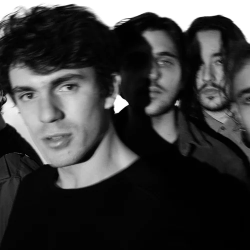 Θέατρο και μουσική: οι ηθοποιοί που γεφυρώνουν τις δύο τέχνες