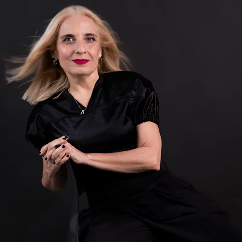 Η ιστορική Athanasiadou Gallery ανοίγει ξανά στην Αθήνα με νέο όραμα και κάτι από David Bowie