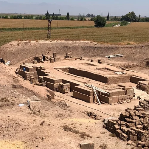 Μνήμη, αρχαιολογική φαντασία και αναταραχές σε μία ιδιότυπη περφόρμανς