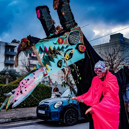 "Ταράματα": Ποιο είναι το τέρας που κυκλοφορεί ελεύθερο στους δρόμους του Χαλανδρίου;