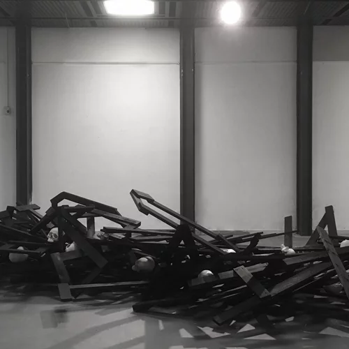 Ο Κώστας Μπασάνος προβάλλει την αθέατη πλευρά της εικαστικής παραγωγής