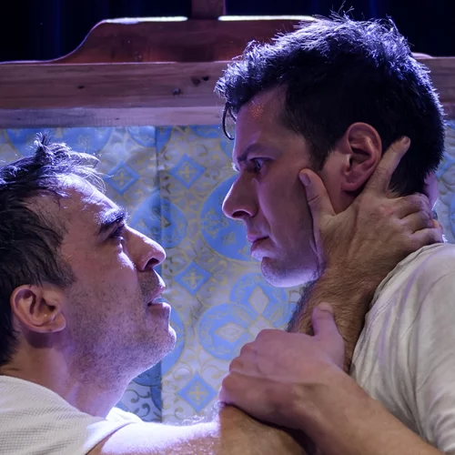 Τελευταία ευκαιρία για 12 + 1 θεατρικές παραστάσεις