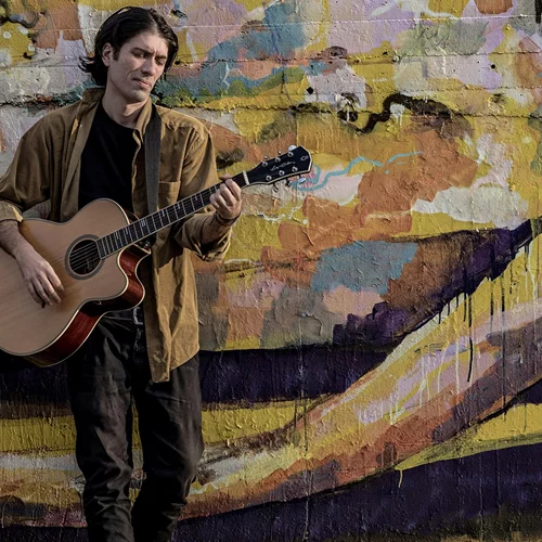 Η ροκ ιστορία του Παύλου Σιδηρόπουλου ζωντανεύει με προσκεκλημένους μουσικούς