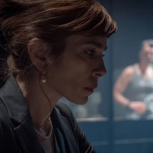 Η Μυρτώ Αλικάκη είναι η "Linda" στο Επί Κολωνώ