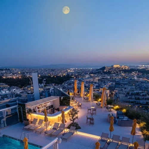 Απολαμβάνουμε την Πανσέληνο του Αυγούστου στο St. George Lycabettus