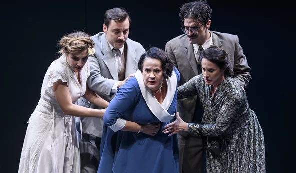 "Το τρίτο στεφάνι": Νέα στέγη για τη συναρπαστική παράσταση του Στάθη Λιβαθινού