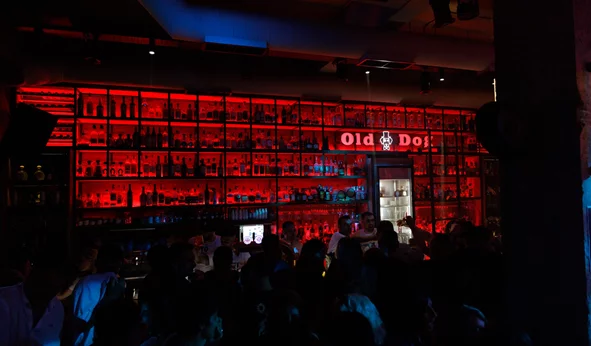 Old Dog: Πώς ένας κατάλογος άλλαξε τον τρόπο που παραγγέλνουμε κοκτέιλ