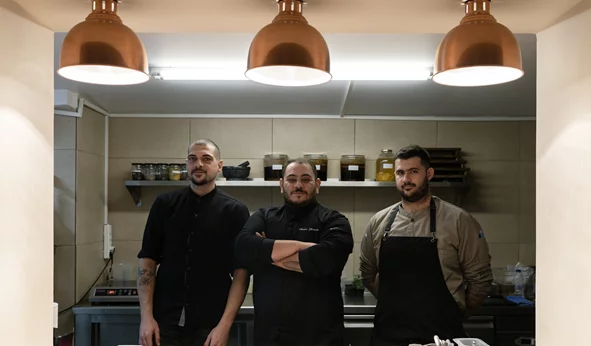 Video walkthrough: Η Ναταλία Δραγούμη συστήνεται στην ελληνο-ασιατική γευστική συμμαχία του "Garum"