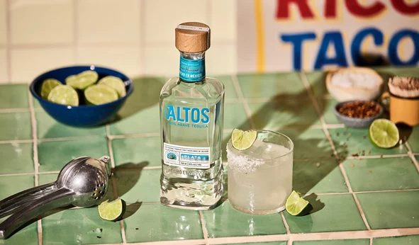 Altos x The World&#39;s 50 Best Bars: Όταν ένας μοναδικός θεσμός συναντά μια κορυφαία τεκίλα