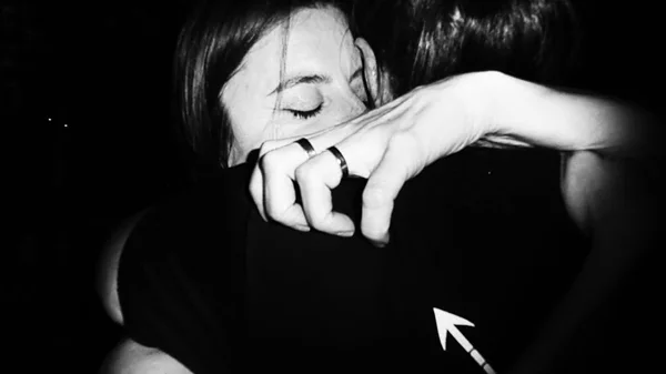 Μια διαδραστική περφόρμανς όπου η Ποίηση γίνεται Οδηγός Επιβίωσης