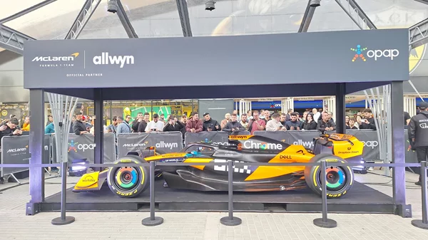 Θέλεις να φωτογραφηθείς με το αυθεντικό μονοθέσιο της McLaren; – Ραντεβού την Κυριακή στην πλατεία Συντάγματος για την απόλυτη εμπειρία της Formula 1