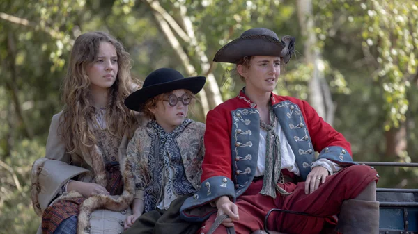 To αυθάδικο "Renegade Nell" ήρθε στο Disney+